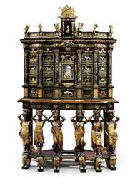 Louis XIV kabinet-op-stand (verguld brons, pietra dura, schildpad, es, gezwart & gedeeltelijk verguld)