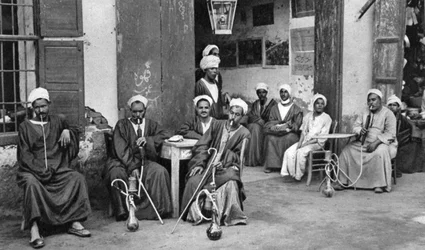 Arabisch café in Esna, ten zuiden van Luxor, Egypte, ca. 1922