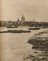 Oever en Blackfriars vanaf het zuidelijke einde van de Waterloo-brug, ca. 1935