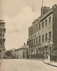 West End van Downing Street, nr. 10 en een glimp van het ministerie van Buitenlandse Zaken, c1935