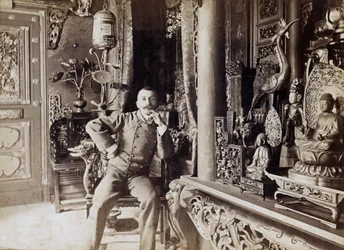 Pierre Loti (1850-1923) Franse schrijver, hier thuis in Rochefort, foto door Paul Cardon aka Dornac, c. 1892
