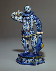 Een Nederlandse Delft figuur van Harlekijn, ca. 1720