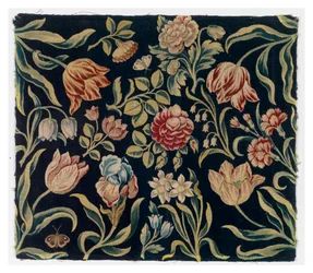 Kamerscherm met florale wandtapijtpanelen, gemaakt in Nederland of mogelijk Soho, Engeland