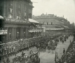 De Koninklijke Processie: Aides-De-Camp Passeren de United Service Club