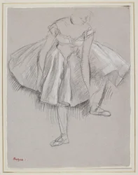 Danseres die haar Slof Aanpast