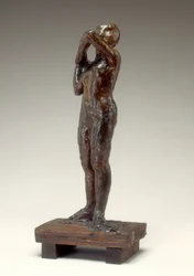 Danseres die de schouderband van haar lijfje aanpast, 1880s-1890s