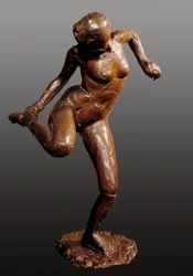 Danseres die haar voet vasthoudt, sculptuur door Edgar Degas