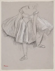 Danseres die haar schoen aanpast, begin 1880s (houtskool en pastel op papier)