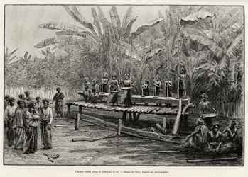 Batak vrouwen, etnische groep van Noord-Sumatra, rijst stampen en schoonmaken. Gravure door Riou.