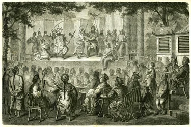 Zicht op een voorstelling van de Opera van Peking (Beijing), China, naar het reisverhaal van Madame de Bourboulon. Gravure naar een tekening van Vaumort, in 