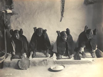 De meelbak - Hopi door Edward S. Curtis