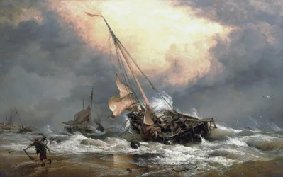 Vissers trekken hun boten aan wal aan de Noordzee, nabij Scheveningen