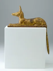 Anubis in de vorm van een liggende jakhals