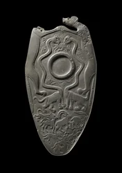 Ceremoniële palet met een reservoir voor het malen van oogverf, omgeven door gebeeldhouwde dieren, uit de Hoofddeposito, Hierakonpolis, Egyptisch, ca. 3000 v.Chr.
