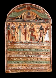 Egyptische oudheid: grafstèle van een hogepriester: Osiris verwelkomt de overledene aanwezig in Anubis, achter hem de goden Isis, Nephtis (Nephtys of Neftis), Horus, Hathor. 3e-2e eeuw v.Chr. Turijn, Egyptisch museum - Egyptische oudheden: grafstèle