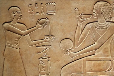 Koningin Kawit bij haar toilet, van de sarcofaag van Koningin Kawit, gevonden in Deir el-Bahri, Middenrijk, c.2061-2010 v.Chr.