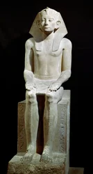 Egyptische oudheid: kalkstenen standbeeld van Farao Amenemhet (Amenemhat) III. 12e dynastie. 1910 v.Chr. Uit Hawara. Dim. 160 cm Caïro, Egyptisch Museum