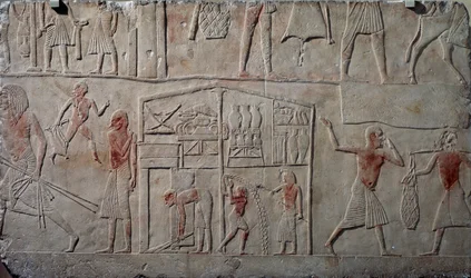 Schikking van voedsel in magazijnen, kalkstenen muurreliëf, uit het Memphitische graf van Horemheb in Saqqara, Egyptische beschaving, Nieuwe Koninkrijk, Dynastie XVIII