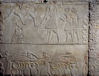 Voedselopslag in pakhuizen, kalkstenen reliëf, uit het Memphitische graf van Horemheb in Saqqara, Egyptische beschaving, Nieuwe Koninkrijk, Dynastie XVIII