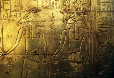 Godheden, gravure van achterpaneel van derde grafkapel bedekt met goud, Schatkamer van Toetanchamon, Egypte, Egyptische beschaving, Nieuwe Rijk, Dynastie XVIII