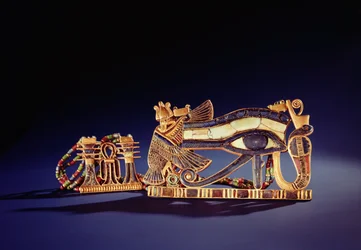 Djed-pilaar pectoraal en wedjet-oog pectoraal, uit het graf van Toetanchamon