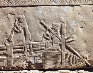 Egypte, Oud Memphis, Necropolis van Saqqara. Mastaba van Ipi. Reliëf dat timmerlieden toont die een boot repareren. (Nieuwe Koninkrijk, Dynastie XVIII)