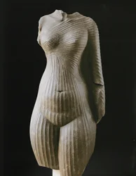 Vrouwelijk torso, waarschijnlijk Nefertiti, vrouw van farao ...
