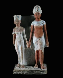 Beeldjes van Echnaton en Nefertiti ...