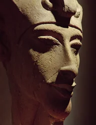 Hoofd van Amenophis IV (Akhenaten) (c.1364-47 v.Chr.)