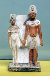 Statuet van Amenophis IV (Akhenaten) en Nefertiti, uit Tell el-Amarna, Amarna Periode, Nieuwe Koninkrijk, 1353-1337 v.Chr.