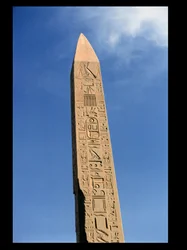 De obelisk van Thoetmosis I (1504-1492 v.Chr.) in de Grote Tempel van Amon, tempel van Karnak, Nieuwe Rijk