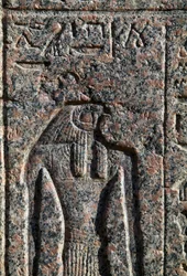 Afbeelding van Horus, inscriptie en reliëf van Horus en Thoth, sarcofaag van Amenhotep, Memphis, Egypte, Nieuwe Rijk, Dynastie XIX