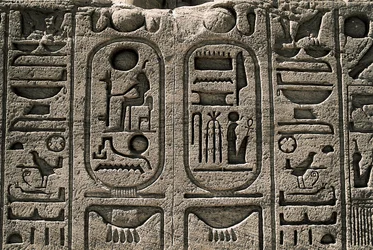 Egyptische oudheid: reliëf van de tempel van Ramses II, 1271-1256 v.Chr., Abu Simbel, Aswan, Egypte