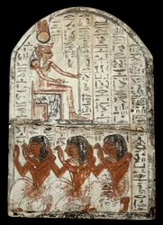Egyptische oudheid: stele door beeldhouwer Ken, ambachtsman in Deir el Medineh: voorstelling van de godin Renenoutet (voedselslang). Tijdperk Ramses II (1290-1224 v.Chr.)
