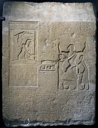 Hormin, hoofd van het harem van de koning, beloond met gouden kettingen door Seti I, kalkstenen stèle