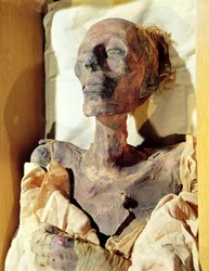 Gemummificeerd lichaam van Ramses II (1304-1237 v.Chr.) gevonden in een graf in Deir al-Bahri