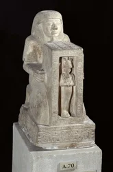 Naophore standbeeld van de koninklijke schrijver, Seti, met Osiris in de naos, Nieuwe Koninkrijk, c.1279-1213 v.Chr.