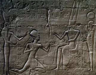 Ramesses II voor Amon-Ra, reliëf, Grote Hypostyle Hal, Tempel van Amon, Karnak Tempelcomplex (Unesco Werelderfgoedlijst)