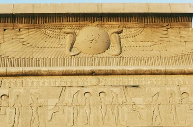 Reliëf, Zuid-Ptolemaïsche Poort, Tempel van Amon, Karnak tempelcomplex (Unesco Werelderfgoedlijst)