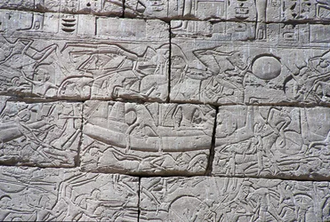 De zeevolken, zeeslag van Ramses III, Medinet Habu, 1195-64 v.Chr.