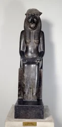 Egyptische antiquiteit: de leeuwin godin Sekhmet met de cartouche van koning Sheshonq I. Beeld van zwart graniet. 950-929 v.Chr. Turijn, Egyptisch museum