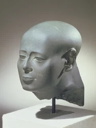 Hoofd van Wesirwer, Profeet van Montu, uit de Cachette in het Precinct van Amon, Karnak, Late Periode (groene schist)