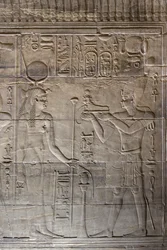 Reliëfs in het binnenheiligdom, Philae-tempel, Aswan, Egypte