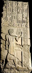 Paneel, Aa-akhti, hiërogliefen en een figuur, late 3e dynastie (kalksteen)