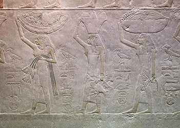 Vrouwen die de domeinen van de dood personifiëren en offers brengen, uit de Mastaba van Akhutotep, Oude Koninkrijk