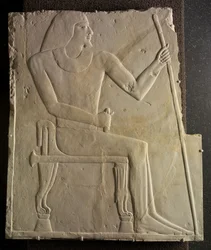 Reliëf van Nyankhnesut zittend, uit Saqqara, ca. 2311-2281 v.Chr.