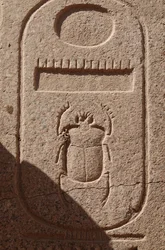 Kever, embleem van koninklijke macht, site van Karnak
