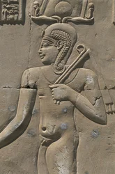Egypte, Libische Woestijn, Al-Dakhilah (Dakhla) Oase, Dayr al-Haggar, reliëf in Egyptische tempel
