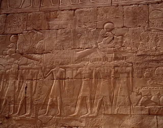 Egyptische oudheid: reliëf van de tempel van Karnak (Karnac), Luxor, Egypte