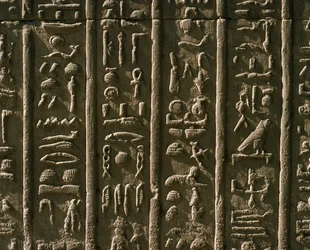 Laag reliëf met hiërogliefen, 51-30 v.Chr.
